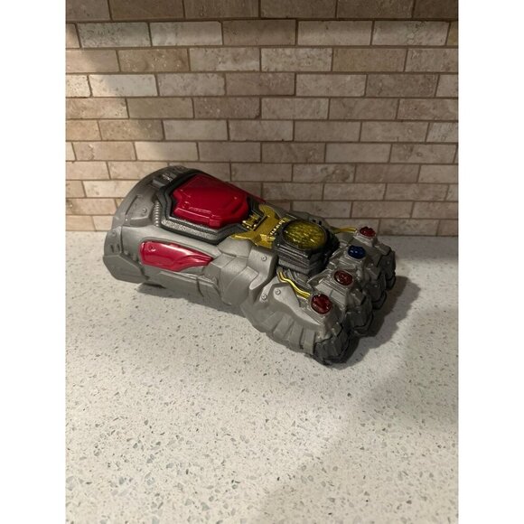 Avengers Endgame Electronic Infinity Gauntlet Hasbro 2018 TESTED Iron Man Silver - Picture 1 of 5